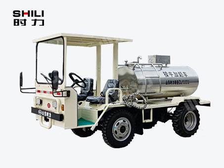 1方電動四輪犢牛喂奶車（臥式罐、帶攪拌）
